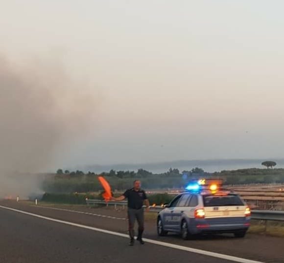 Incendio nei pressi della A14: tratto chiuso per fumo nel Foggiano