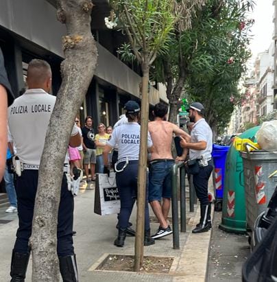 Bari, ancora un furto in un negozio in centro: arrestato il ladro