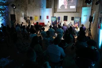 Galleria foto 'Giornalisti ed esperti a confronto a Tropea, per combattere le mafie serve la società civile' - foto 1