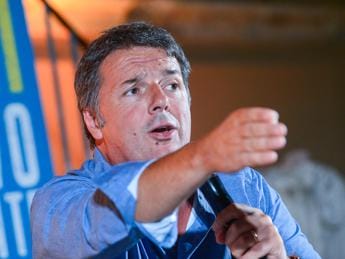 Galleria foto 'Governo, Renzi: “Dibattito lunare, stiamo dietro al Sor Tentenna Conte”' - foto 1