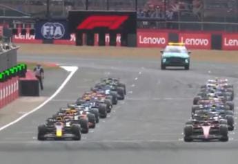 Galleria foto 'Gp Silverstone, incidente e stop gara: paura per Zhou' - foto 1
