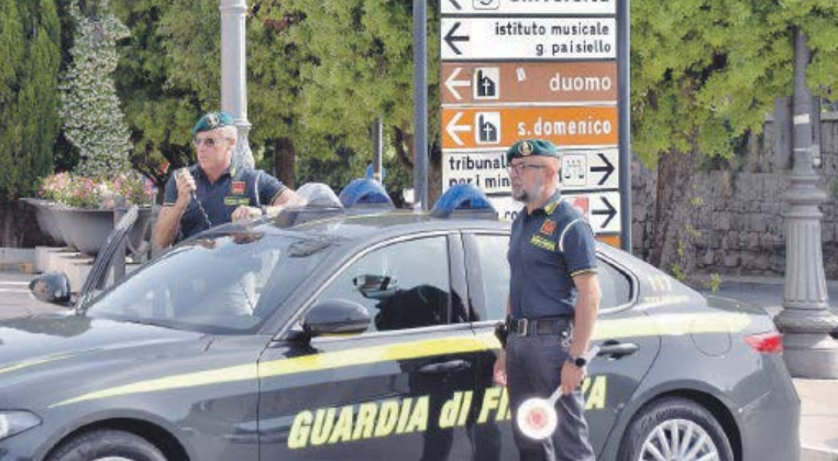 Galleria foto 'Sigilli ai beni di 3 amministratori della Dossier Scarl, editrice di Taranto Sera' - foto 1