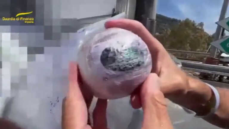 Galleria foto 'Imperia, Gdf sequestra 600 kg di hashish e marijuana' - foto 1