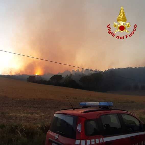 Fiamme in Salento: vigili del fuoco su diversi fronti da questa mattina