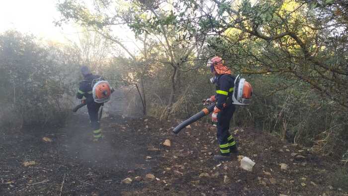 Bruciano i boschi intorno a Castel del Monte: predisposto piano di evacuazione