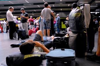Galleria foto 'Incendio Firenze, oggi fiamme vicino aeroporto: stop a voli' - foto 1