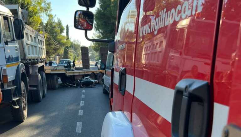 Muore in moto travolto da un camion: indagato l’autista del Tir