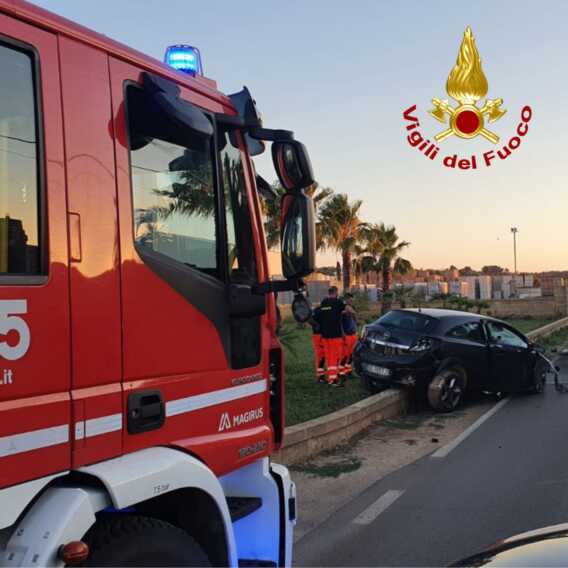 Taviano, perde il controllo dell’auto e sbatte contro un muretto: muore una 34enne