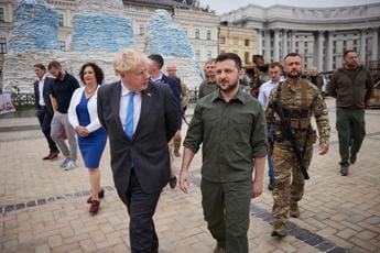 Galleria foto 'Johnson si dimette e chiama Zelensky: “Eroe, grazie per amicizia”' - foto 1