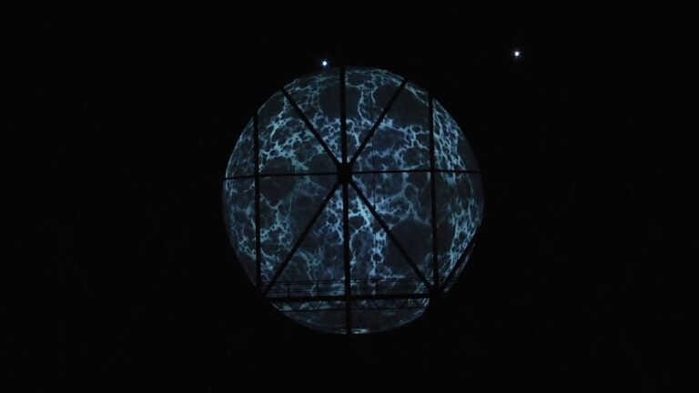 Galleria foto 'Luna Somnium illumina il Gazometro di Roma' - foto 1