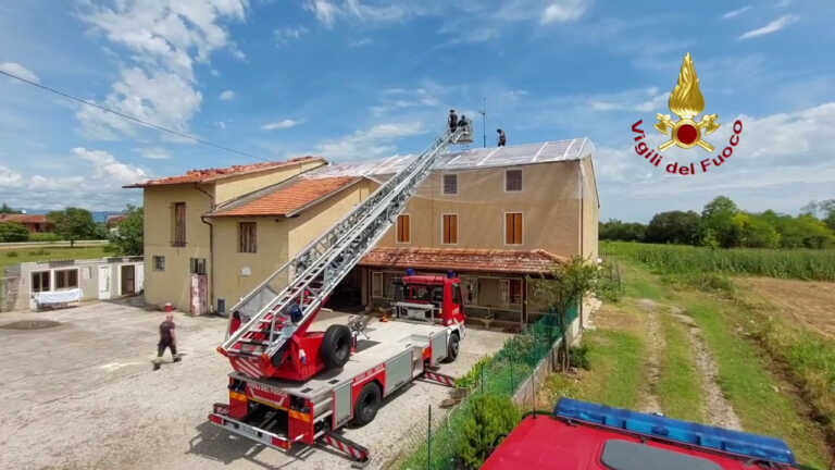 Galleria foto 'Maltempo, a Pordenone vigili del fuoco in azione' - foto 1