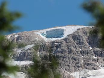 Galleria foto 'Marmolada, ‘fase due’ per 10 giorni poi ipotesi riapertura parziale' - foto 1