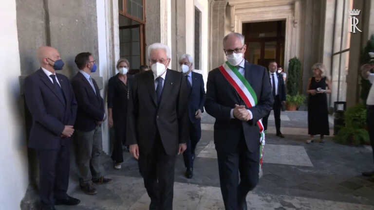 Galleria foto 'Mattarella alla camera ardente di Scalfari' - foto 1