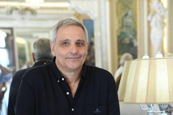 Galleria foto 'Maurizio de Giovanni dimesso dall’ospedale' - foto 1