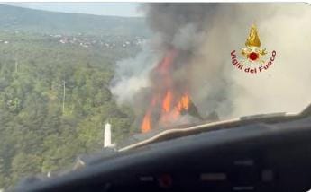 Galleria foto 'Maxi incendio sul Carso, traffico in tilt e treni interrotti – Video' - foto 1