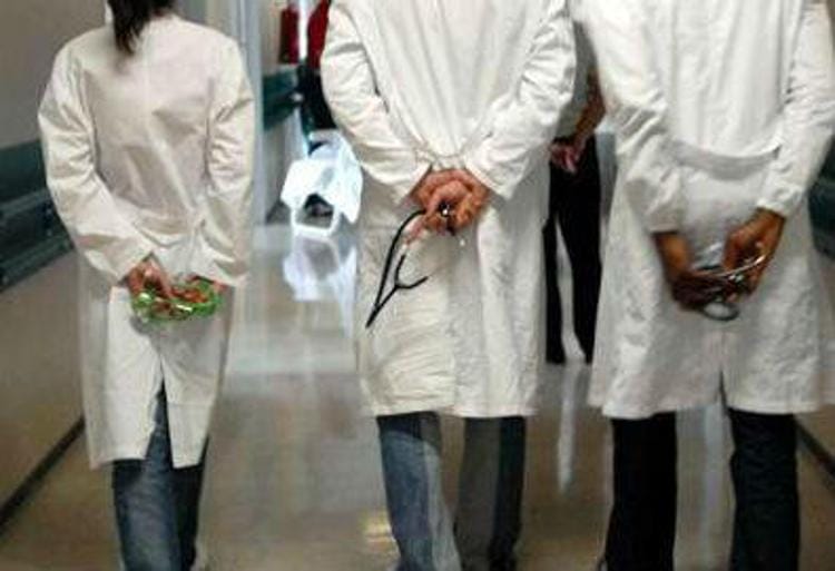 Puglia, i sindacati dei medici scrivono ai Prefetti: «Grave carenza di personale»