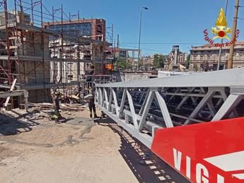Galleria foto 'Milano, crolla soletta edificio in costruzione: feriti tre operai' - foto 1