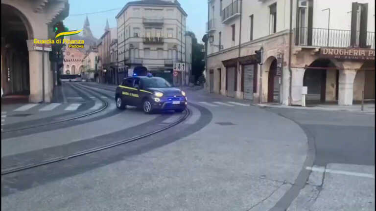 Galleria foto 'Operazione Fiamme Gialle a Padova contro spaccio e gioco d’azzardo' - foto 1
