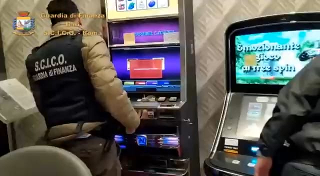 Accordi con i clan per gestione videolottery: 18 condanne a Bari
