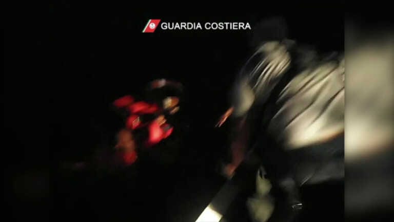 Galleria foto 'Peschereccio affonda a Gallipoli. Salvati tre marittimi' - foto 1