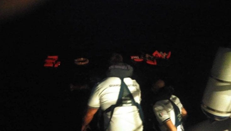 Peschereccio affonda al largo di Gallipoli: salvi i 3 membri dell’equipaggio
