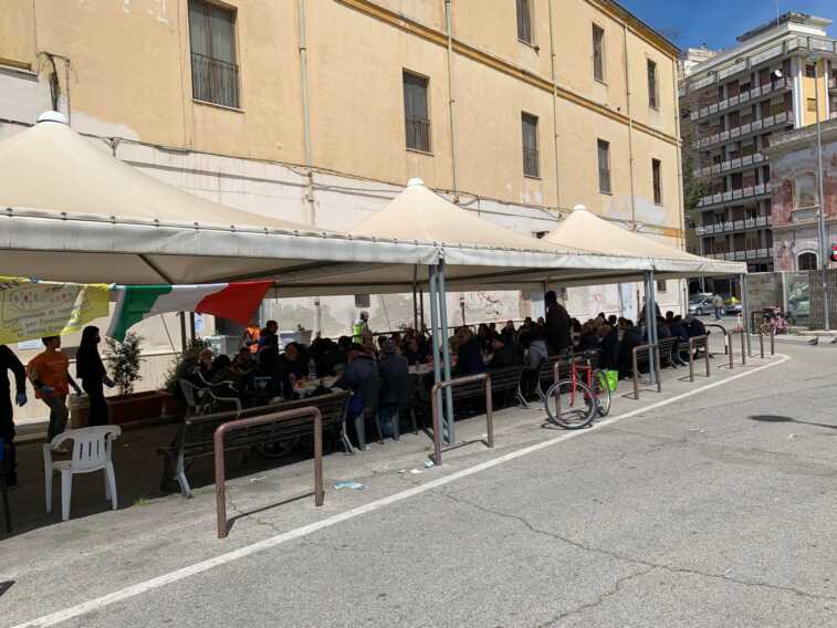 Bari, clochard accoltellato a Madonnella: arrestato un 76enne