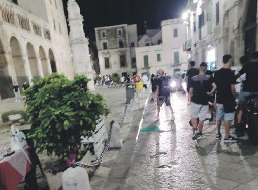 Bivacchi, risse e e-bike taroccate: in piazza Cattedrale a Bitonto situazione ingestibile