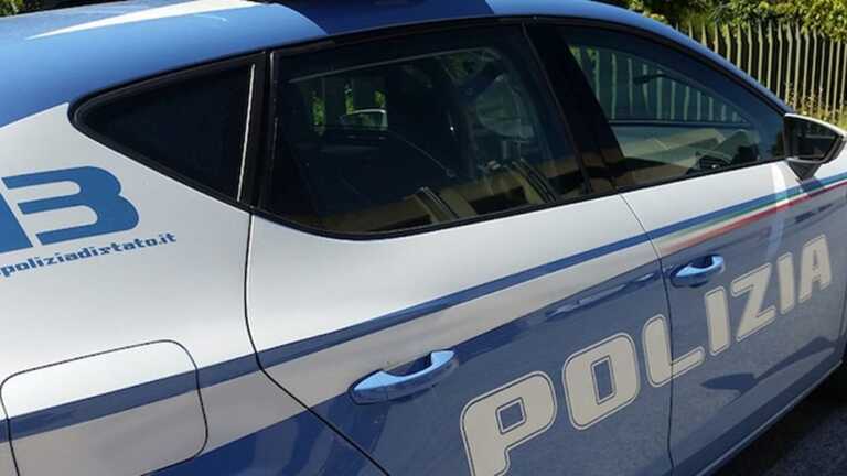 Fuggono a un posto di blocco e si schiantano sulla 16: arrestati due andriesi
