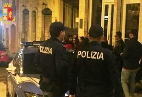 Galleria foto 'Movida violenta a Lecce: 20enne accoltellato finisce in ospedale' - foto 1