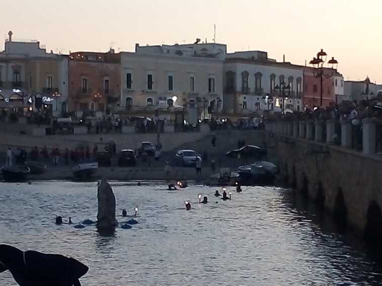 Gallipoli, volontario picchiato durante il rito della Madonna emersa dal mare