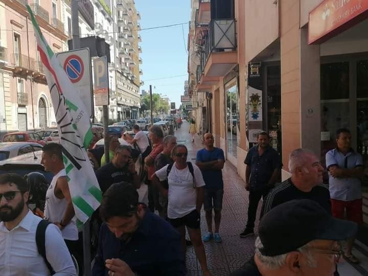 Ex Ilva, non ricevono stipendio da mesi: sit in degli operai dell’indotto