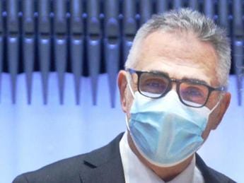 Galleria foto 'Quarta dose, Pregliasco: “Allargare platea e riaprire hub”' - foto 1