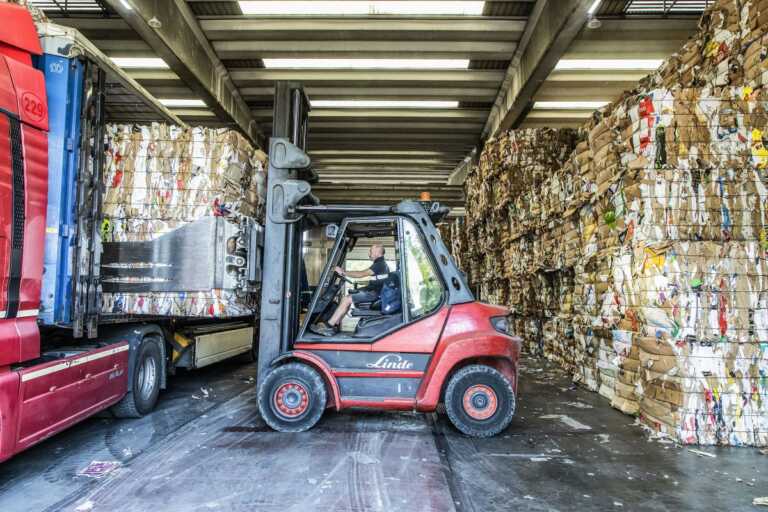 Galleria foto 'Raccolta e riciclo di carta e cartone, nel 2021 Italia da record' - foto 1