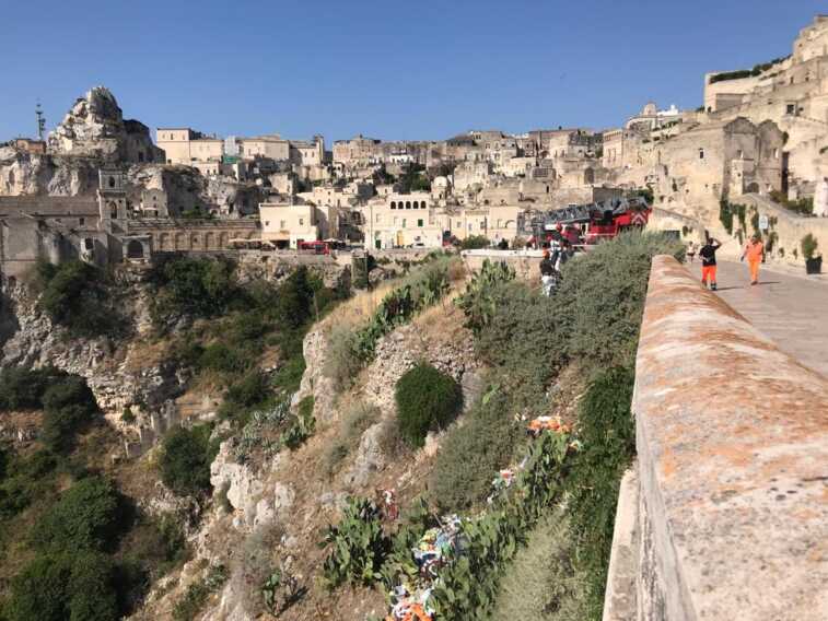 Matera, intervento straordinario nei Sassi per abbandono di rifiuti illeciti