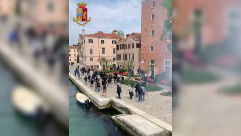 Galleria foto 'Scontri Venezia-Bologna, Daspo per 39 ultras' - foto 1