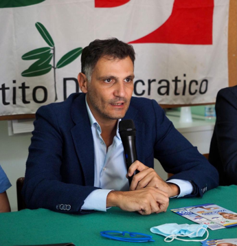 Galleria foto 'Segretario Pd Sicilia avverte: “Se M5S si sfila sarà alto tradimento”' - foto 1