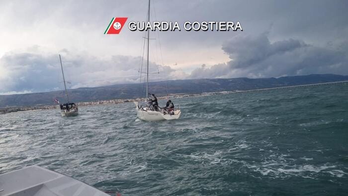 Manfredonia, barche a vela soccorse in mare durante un evento