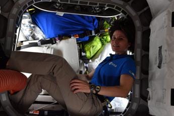 Galleria foto 'Spazio, passeggiata spaziale per @AstroSamantha: è la prima donna europea' - foto 1