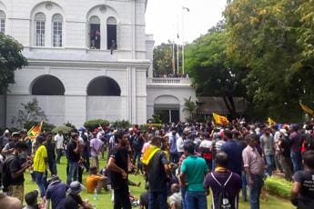 Galleria foto 'Sri Lanka, dimostranti occupano uffici presidenza' - foto 1