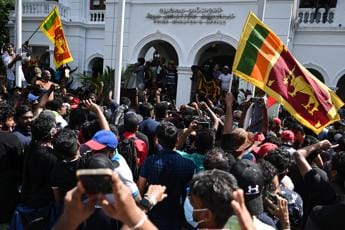 Galleria foto 'Sri Lanka, proteste continuano: un morto e 42 feriti' - foto 1