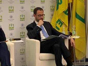 Galleria foto 'Tabacco, Patuanelli: ‘Bene intesa Coldiretti-Philip Morris Italia, valore filiere essenziale’' - foto 1