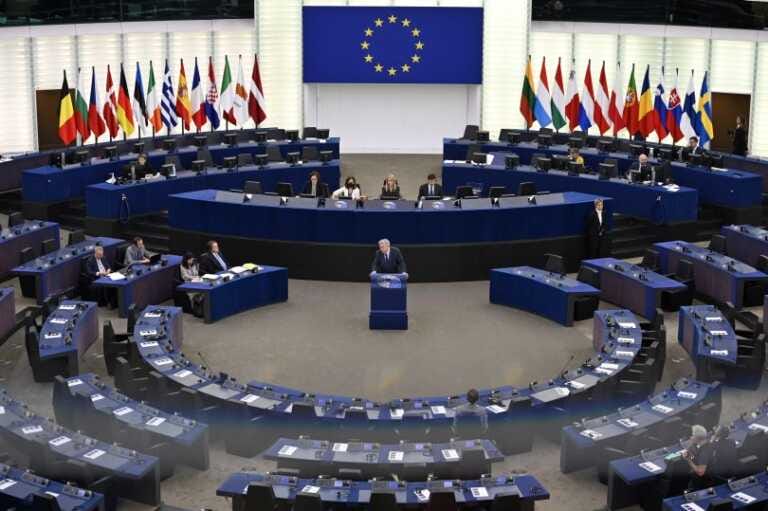 Galleria foto 'Tassonomia, via libera da Parlamento Ue a gas e nucleare green' - foto 1