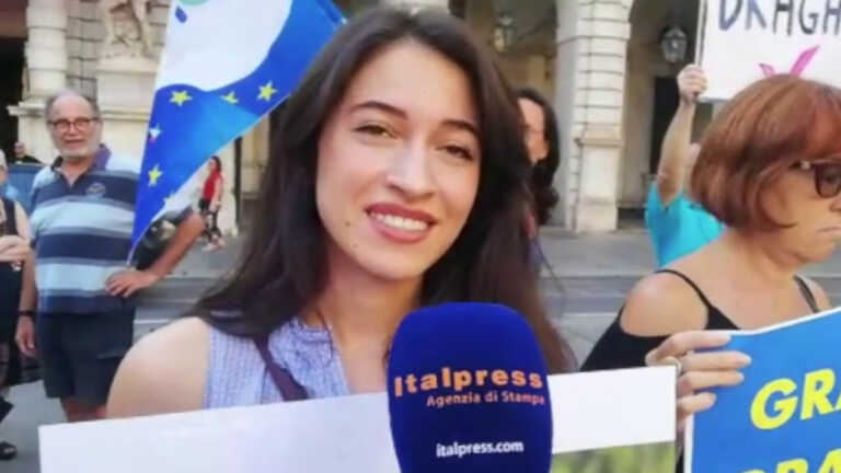 Galleria foto 'Torino scende in piazza per Draghi' - foto 1