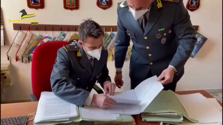 Galleria foto 'Truffa sui fondi regionali, 11 imprenditori nautica denunciati' - foto 1
