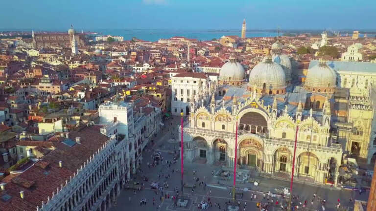 Galleria foto 'Ue, 42 miliardi all’Italia per la crescita sostenibile' - foto 1