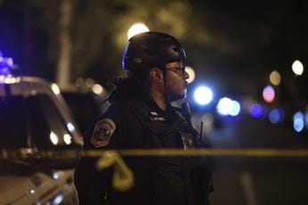 Galleria foto 'Usa, sparatoria in centro commerciale Indiana: 3 morti' - foto 1