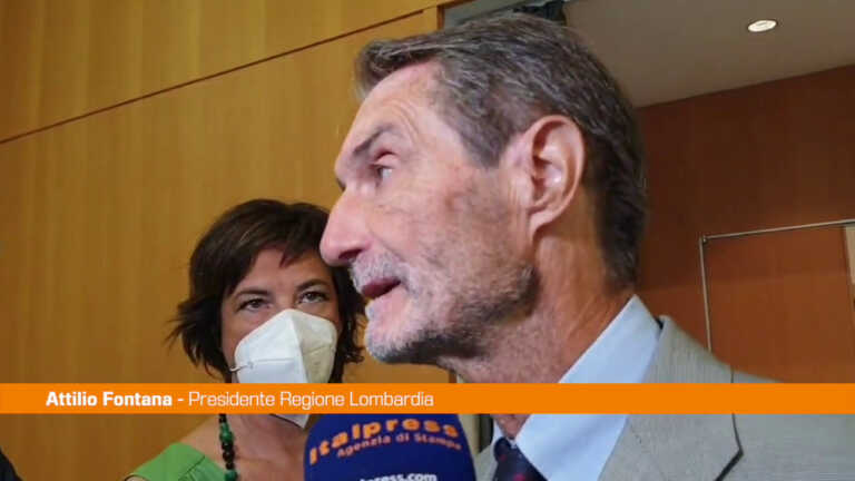Galleria foto 'Vaccini, Fontana “da domani attive prenotazioni per quarta dose”' - foto 1