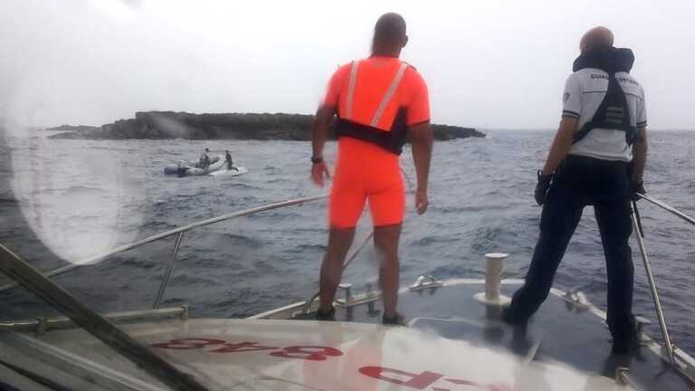 Galleria foto 'Gallipoli, 5 piccoli velisti cadono in mare per il maltempo improvviso. Aiutati da Capitaneria di Porto' - foto 1