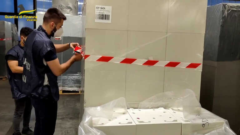 Galleria foto 'Vicenza, sequestrati 600mila falsi prodotti made in Italy' - foto 1