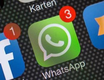 Galleria foto 'WhatsApp, Zuckerberg: “Arriva scelta completa di emoji”' - foto 1